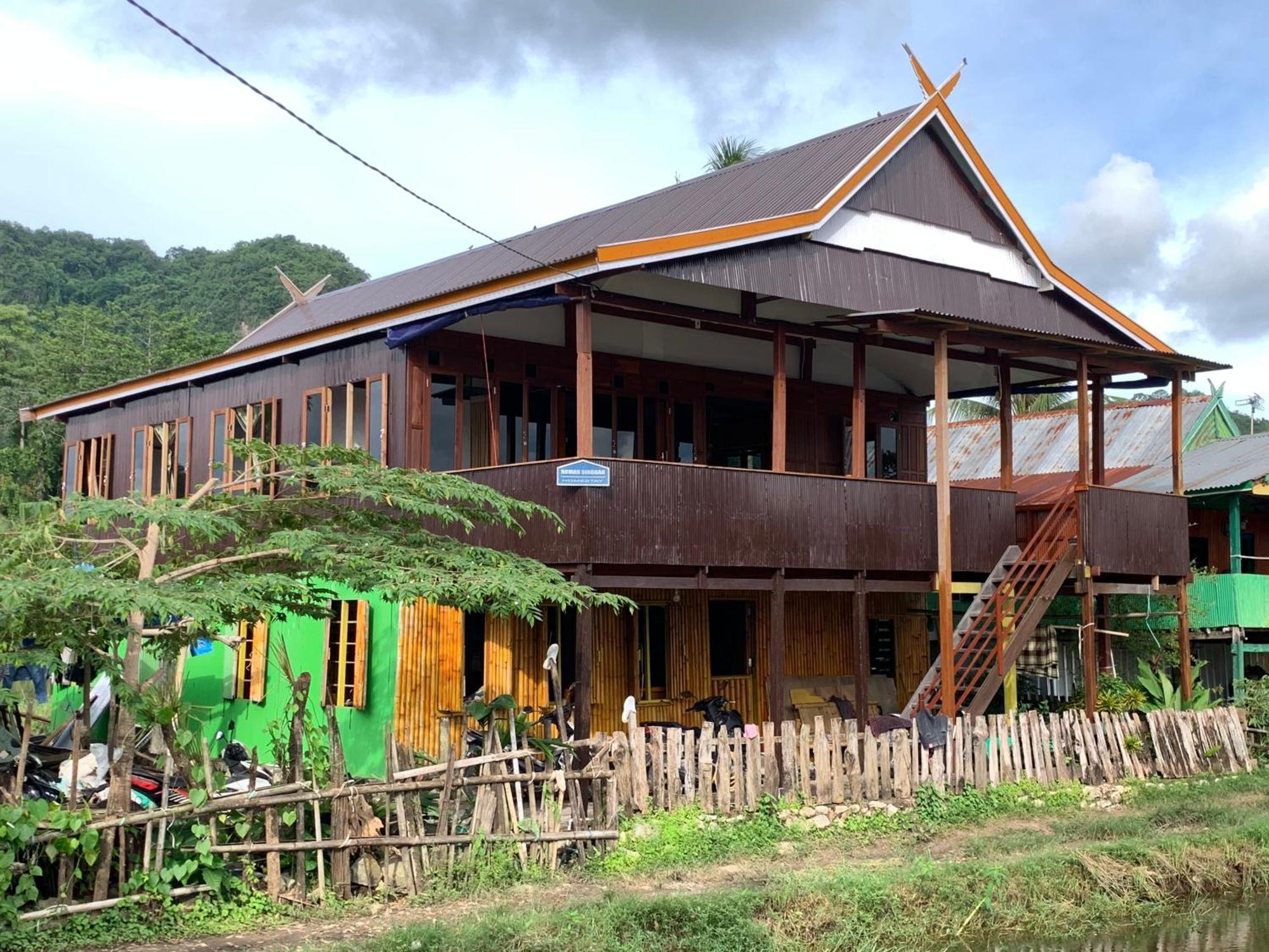 Nasrul House Homestay For Backpackers Maros Bagian luar foto