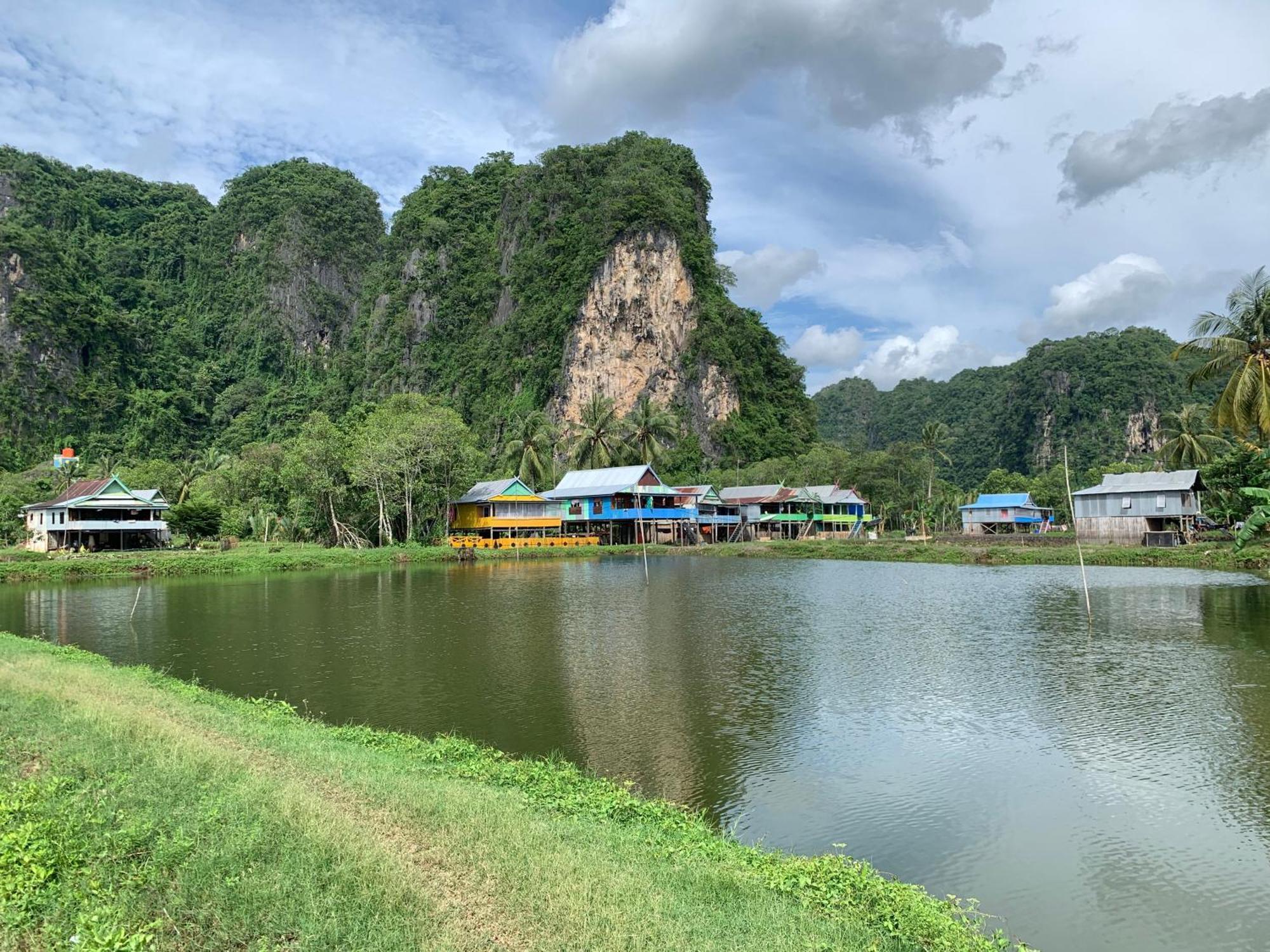 Nasrul House Homestay For Backpackers Maros Bagian luar foto